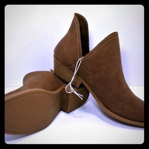 Women's NORA V-Cut Ankle Booties - COGNAC Size 9.5